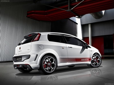 Fiat-Punto_Evo_Abarth_2011_1600x1200_wallpaper_03.jpg